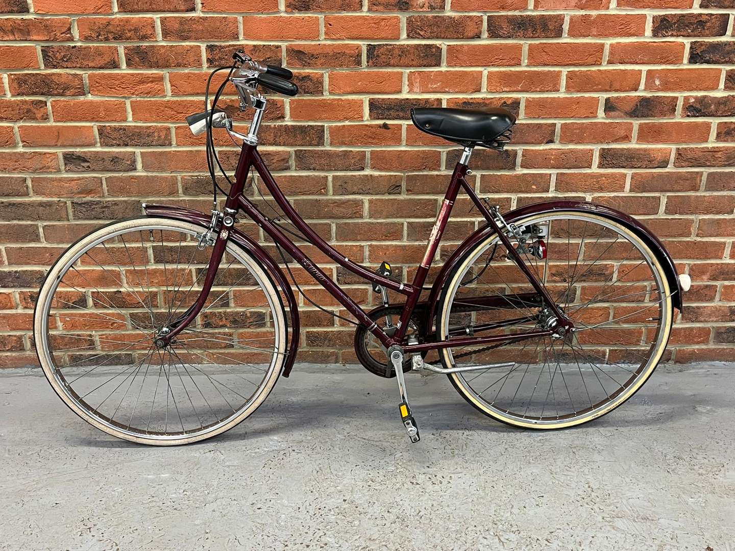 <p>Raleigh Ladies Bicycle&nbsp;</p>