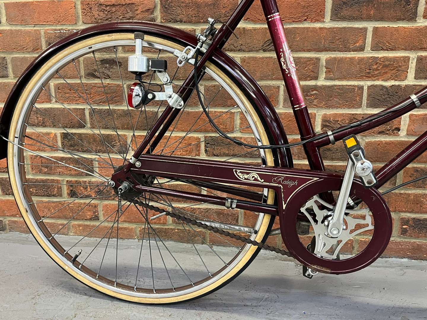 <p>Raleigh Ladies Bicycle&nbsp;</p>