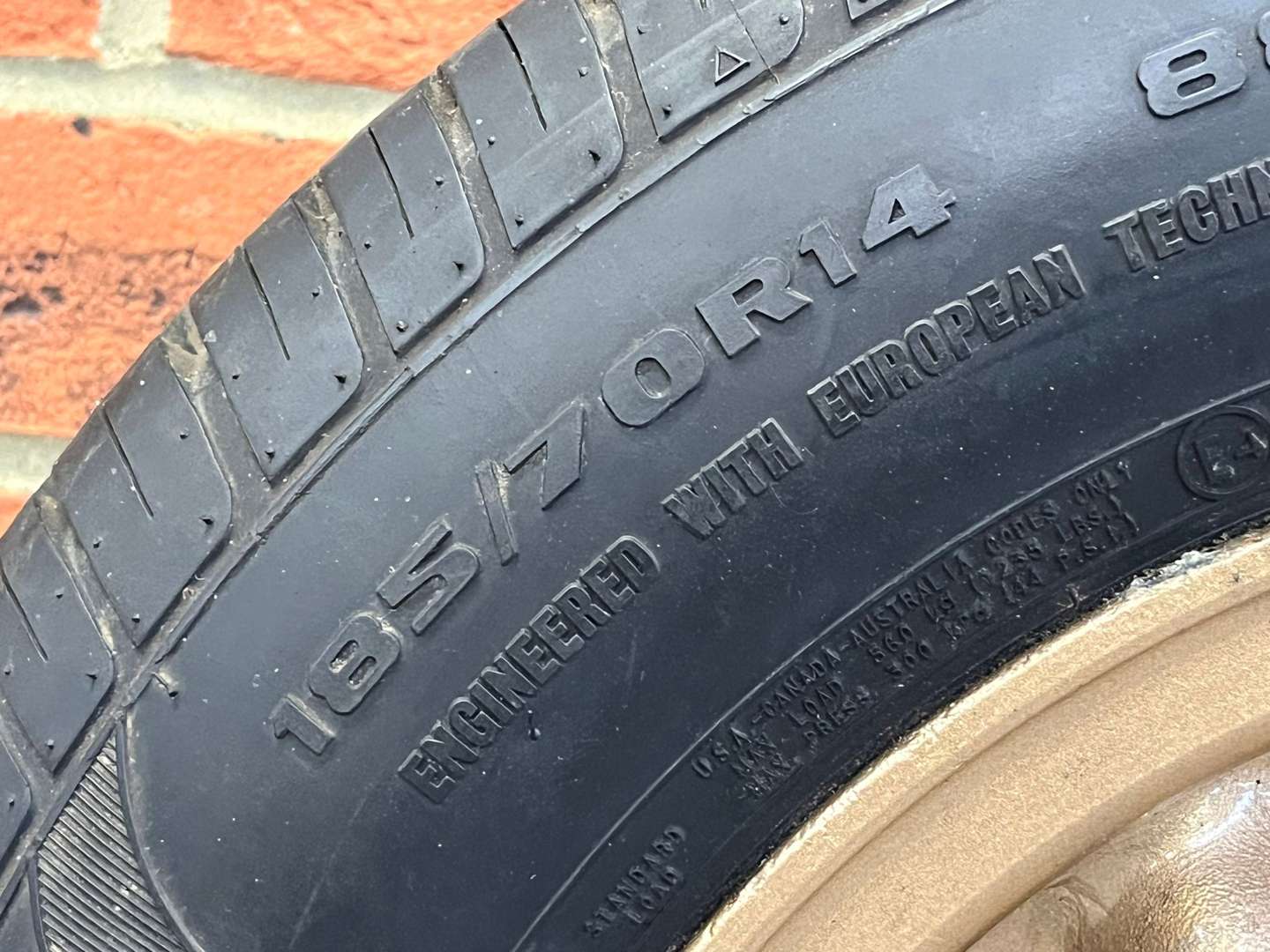 <p>Five Gold Alloy Minilite Wheels</p>