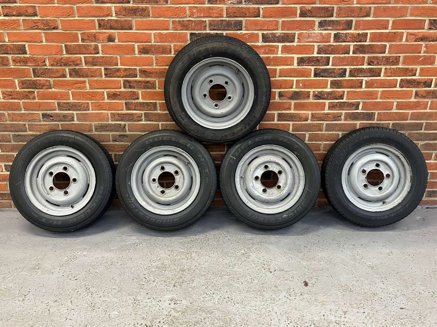 <p>Five Series Land Rover 16Inch Steel Wheels</p>