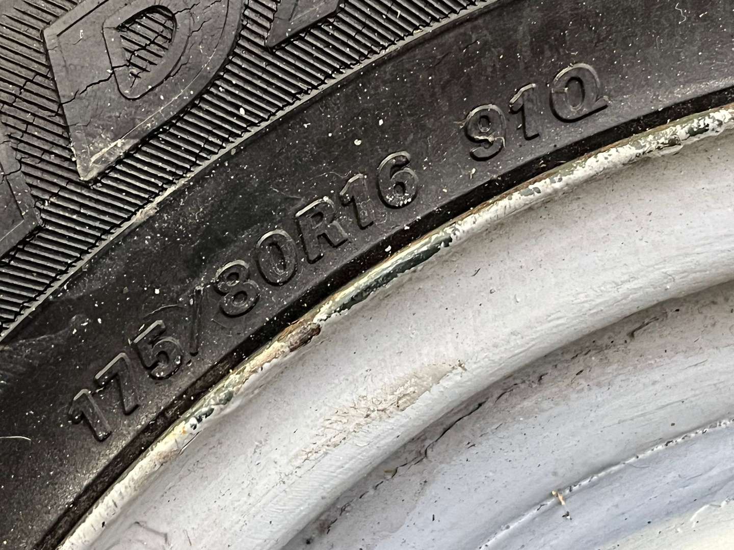 <p>Five Series Land Rover 16Inch Steel Wheels</p>