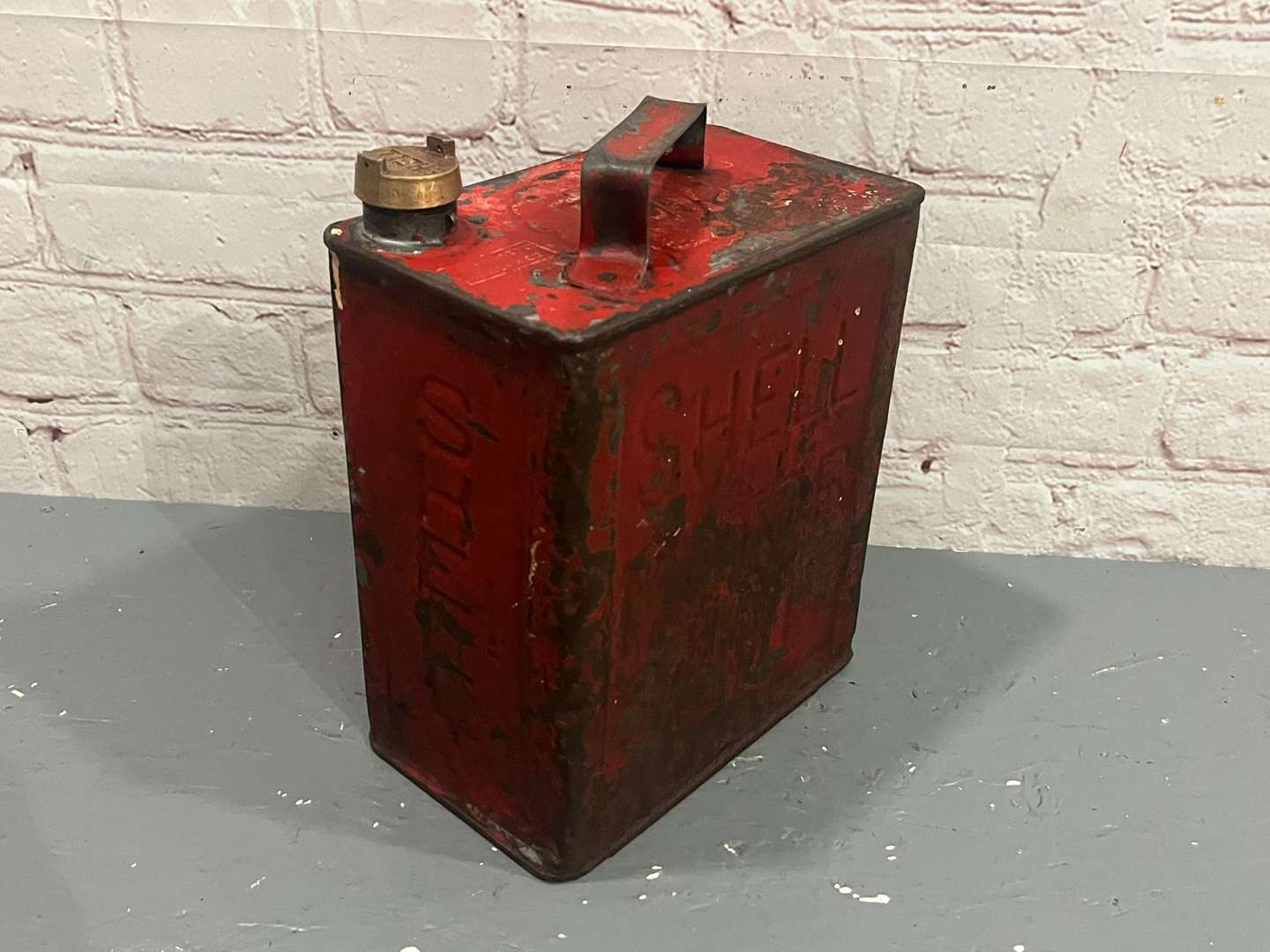 <p>Shell Two Gallon Fuel Can</p>