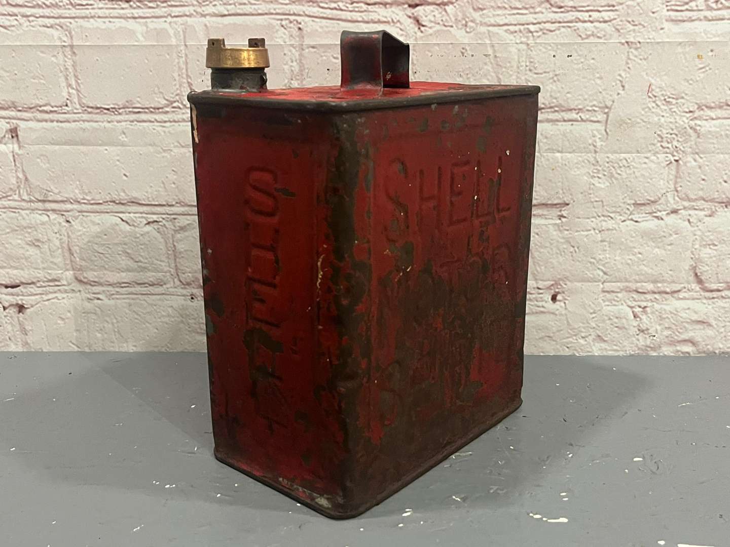 <p>Shell Two Gallon Fuel Can</p>