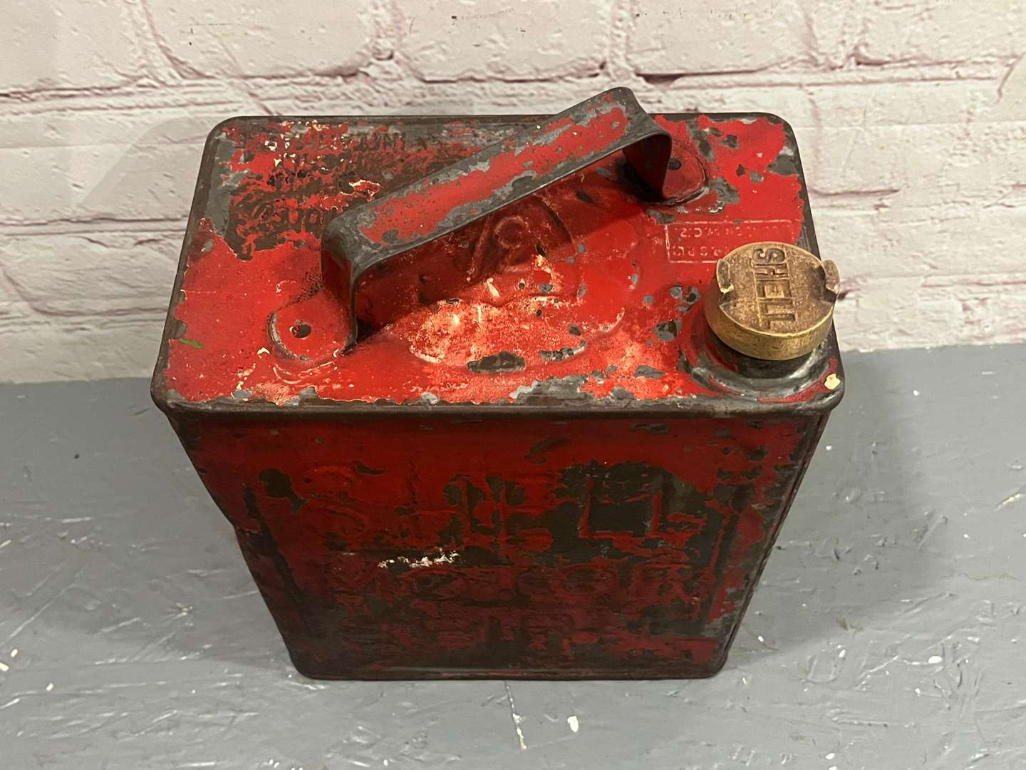 <p>Shell Two Gallon Fuel Can</p>