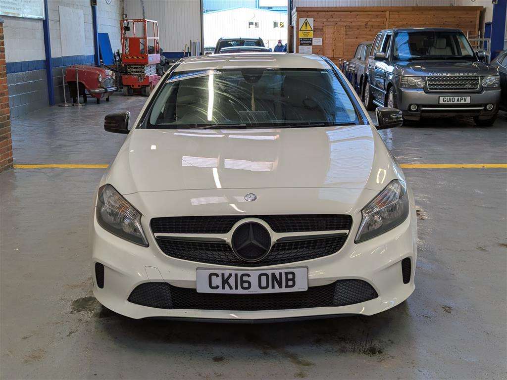 <p>2016 MERCEDES-BENZ A 180 SE</p>