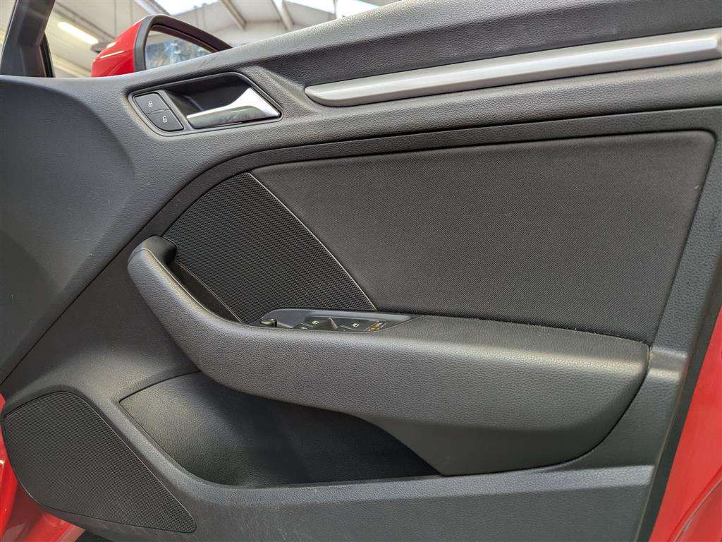 <p>2013 AUDI A3 SE TDI</p>