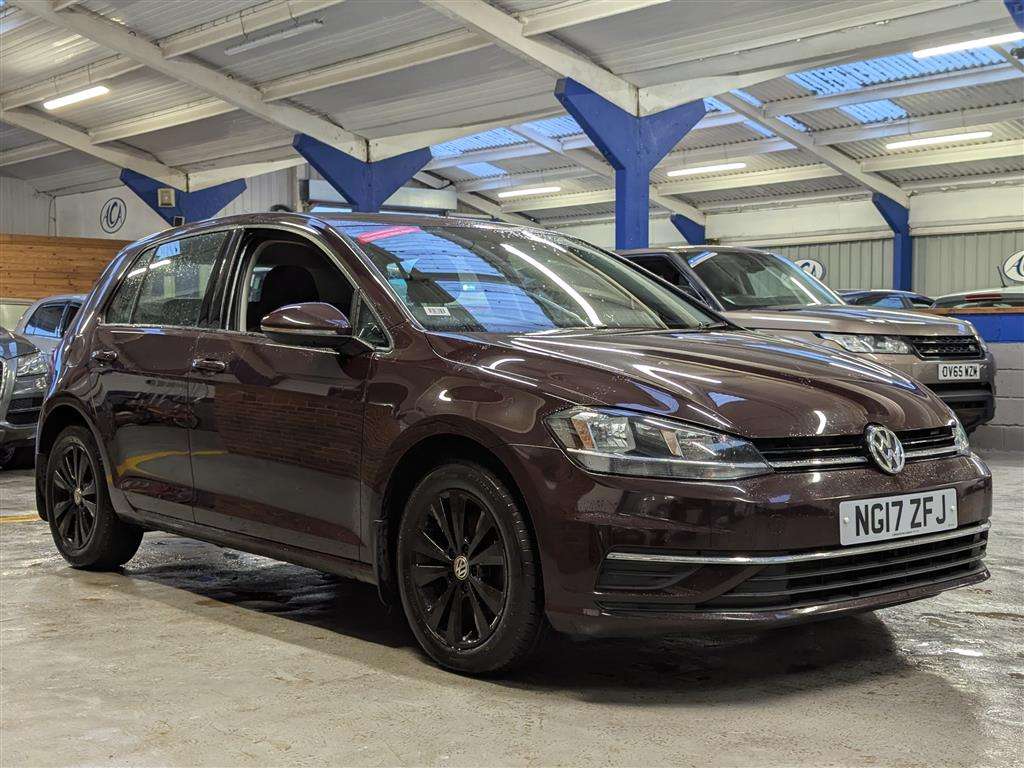 <p>2017 VOLKSWAGEN GOLF SE TDI BMT</p>