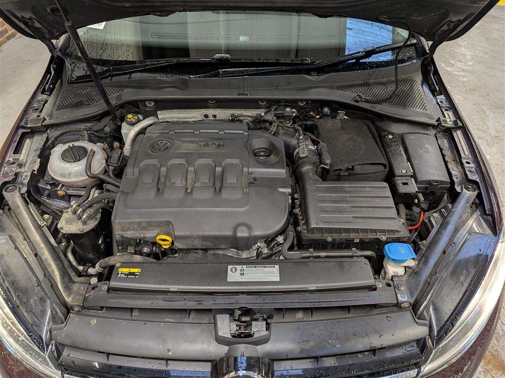 <p>2017 VOLKSWAGEN GOLF SE TDI BMT</p>