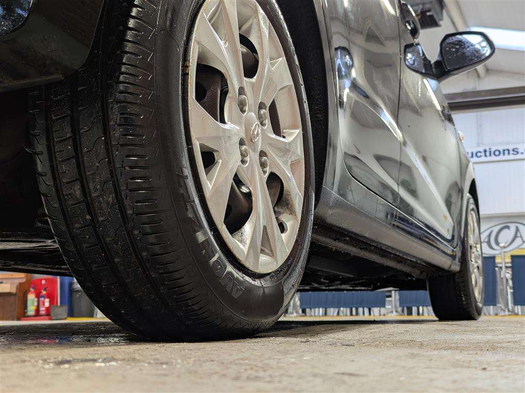 <p>2014 HYUNDAI I10 SE</p>