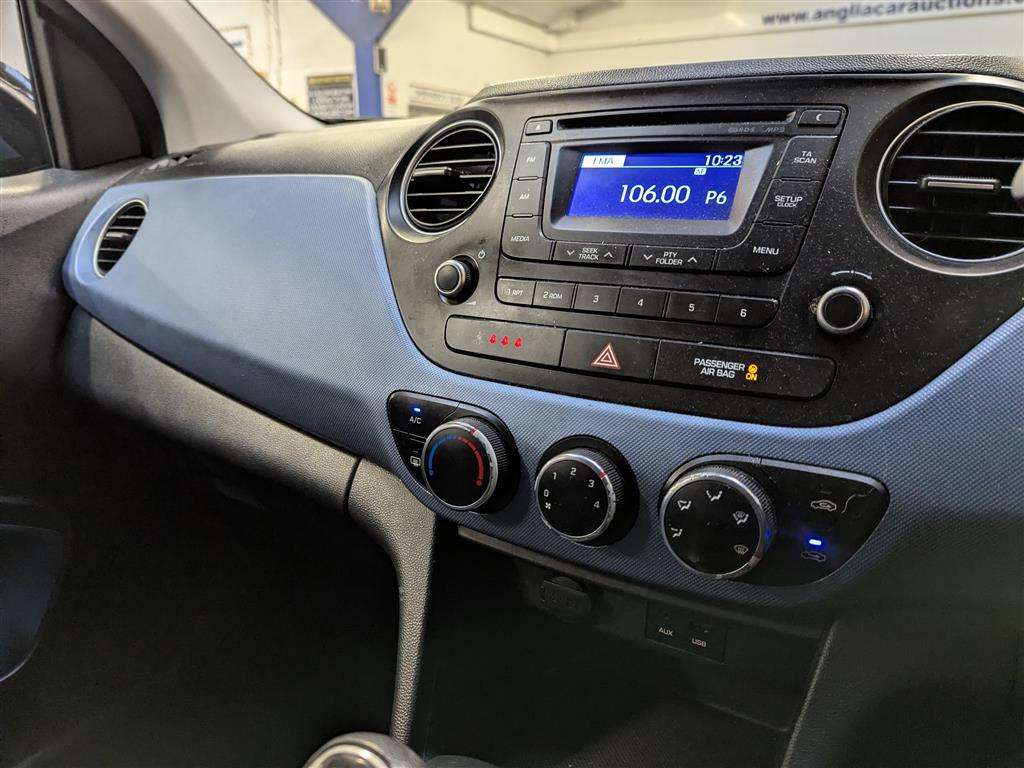 <p>2014 HYUNDAI I10 SE</p>