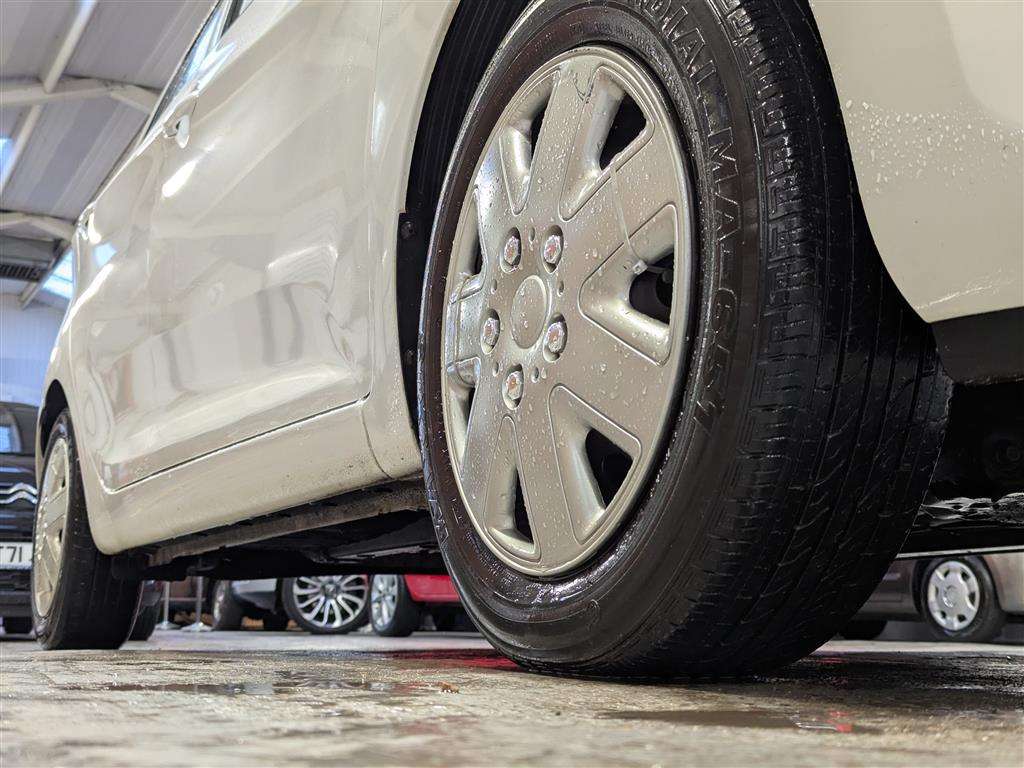 <p>2013 KIA PICANTO 1 AIR</p>