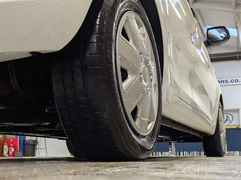 <p>2013 KIA PICANTO 1 AIR</p>