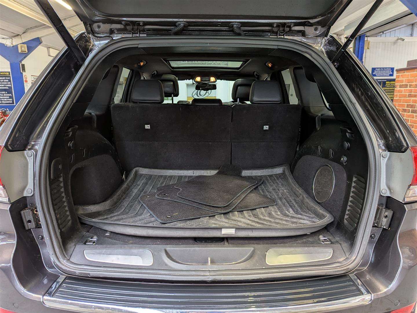 <p>2014 JEEP GRAND CHEROKEE SUMMIT CRD</p>