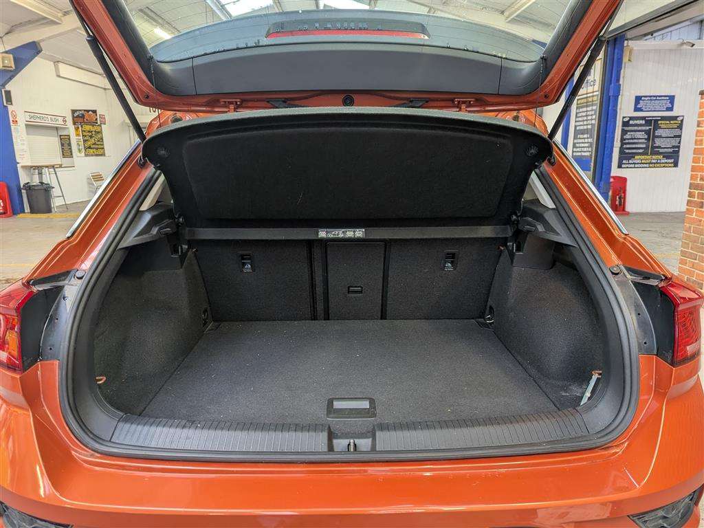 <p>2018 VOLKSWAGEN T-ROC SE TSI</p>