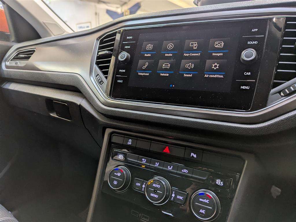 <p>2018 VOLKSWAGEN T-ROC SE TSI</p>