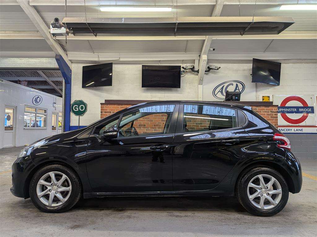 <p>2017 PEUGEOT 208 ACTIVE BLUE HDI S/S</p>