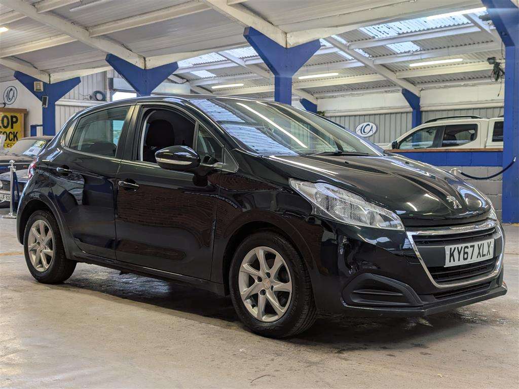 <p>2017 PEUGEOT 208 ACTIVE BLUE HDI S/S</p>