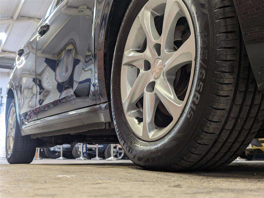 <p>2017 PEUGEOT 208 ACTIVE BLUE HDI S/S</p>