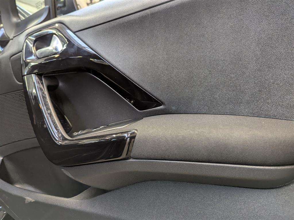 <p>2017 PEUGEOT 208 ACTIVE BLUE HDI S/S</p>