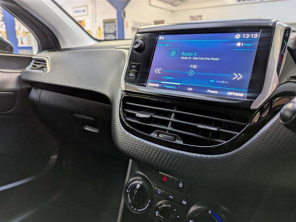 <p>2017 PEUGEOT 208 ACTIVE BLUE HDI S/S</p>