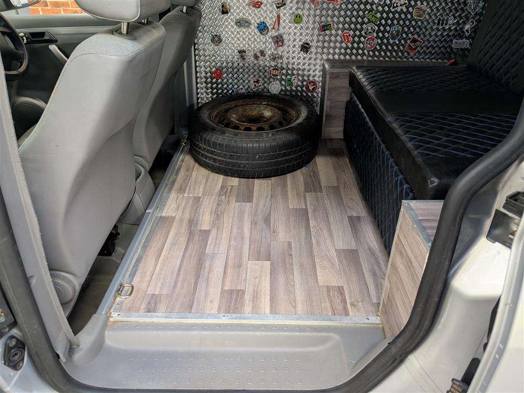 <p>2006 VOLKSWAGEN CADDY C20 TDI S-A</p>