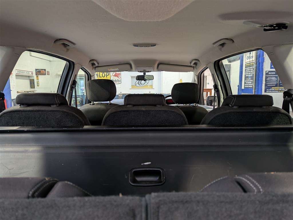 <p>2015 FORD S-MAX ZETEC TDCI 140</p>