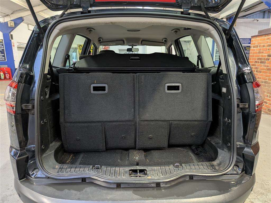 <p>2015 FORD S-MAX ZETEC TDCI 140</p>