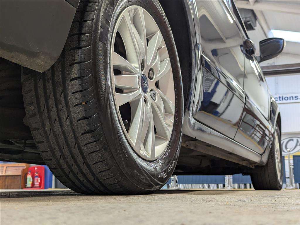 <p>2015 FORD S-MAX ZETEC TDCI 140</p>