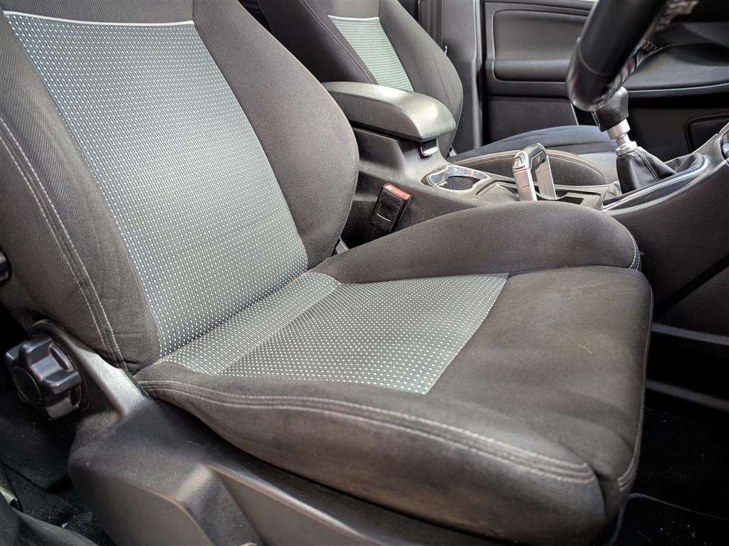 <p>2015 FORD S-MAX ZETEC TDCI 140</p>