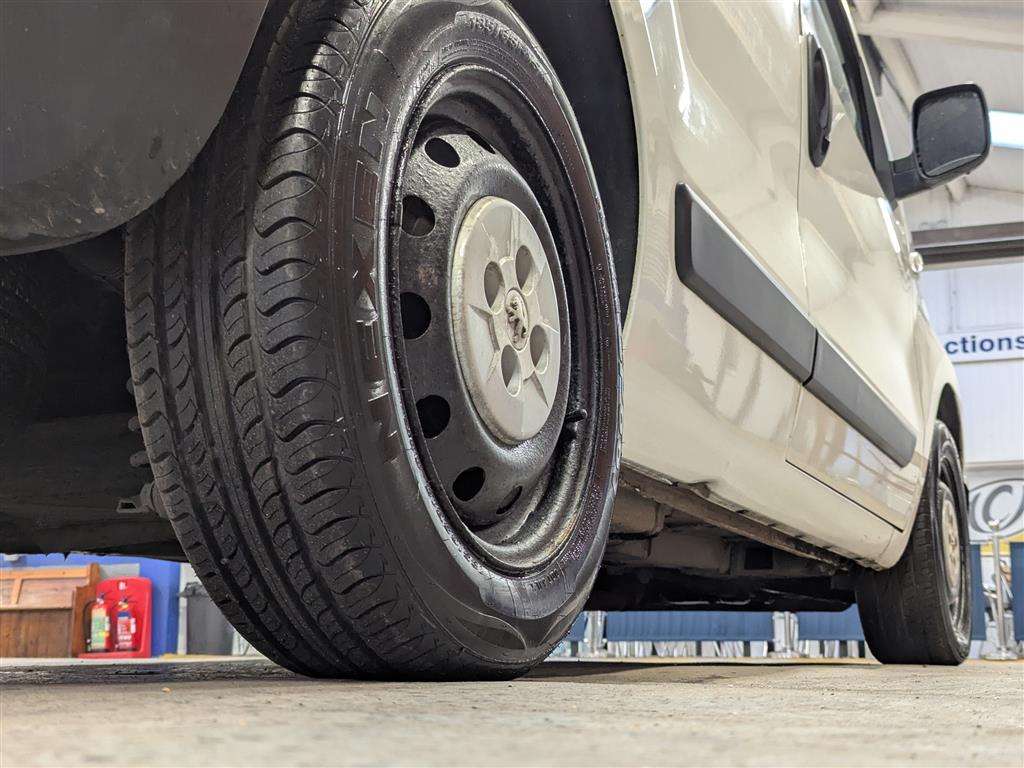 <p>2012 PEUGEOT BIPPER S HDI</p>