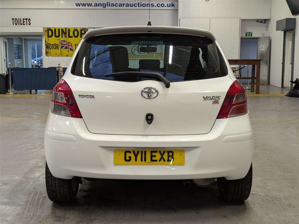 <p>2011 TOYOTA YARIS SR VVT-I</p>