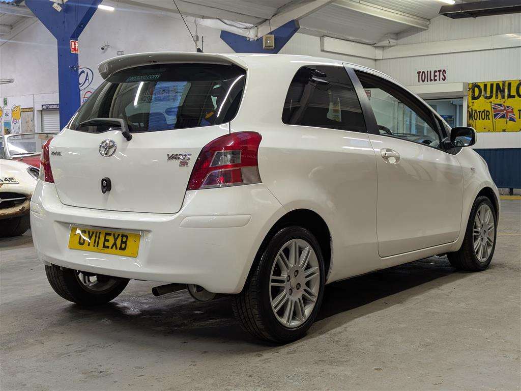 <p>2011 TOYOTA YARIS SR VVT-I</p>