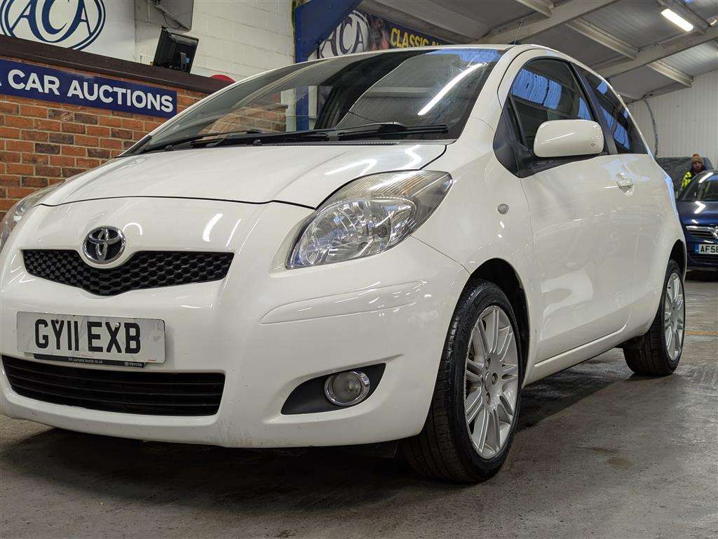 <p>2011 TOYOTA YARIS SR VVT-I</p>