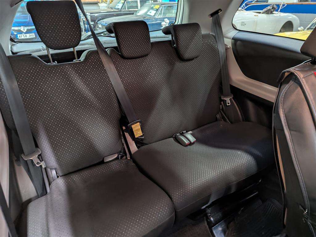 <p>2011 TOYOTA YARIS SR VVT-I</p>