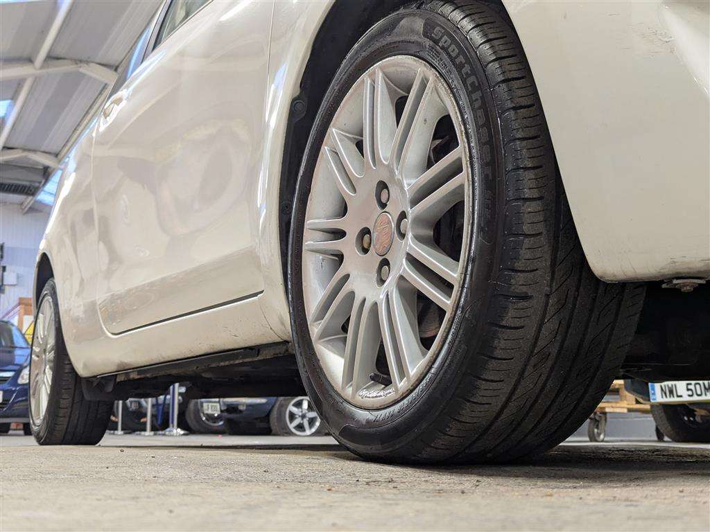 <p>2011 TOYOTA YARIS SR VVT-I</p>