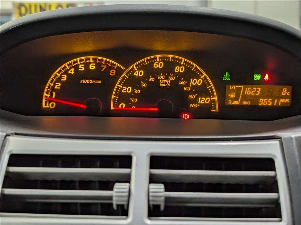 <p>2011 TOYOTA YARIS SR VVT-I</p>