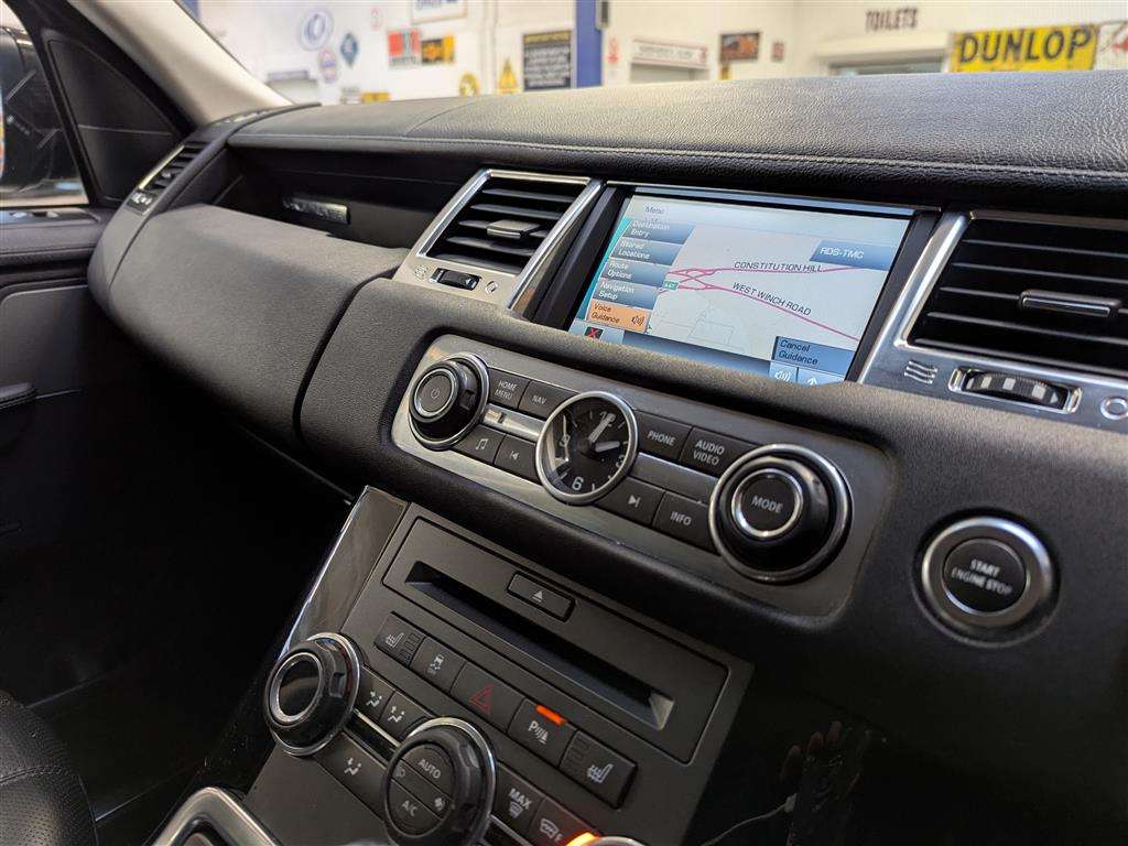 <p>2011 LAND ROVER RANGE ROVER SP HSE TDV6 A</p>