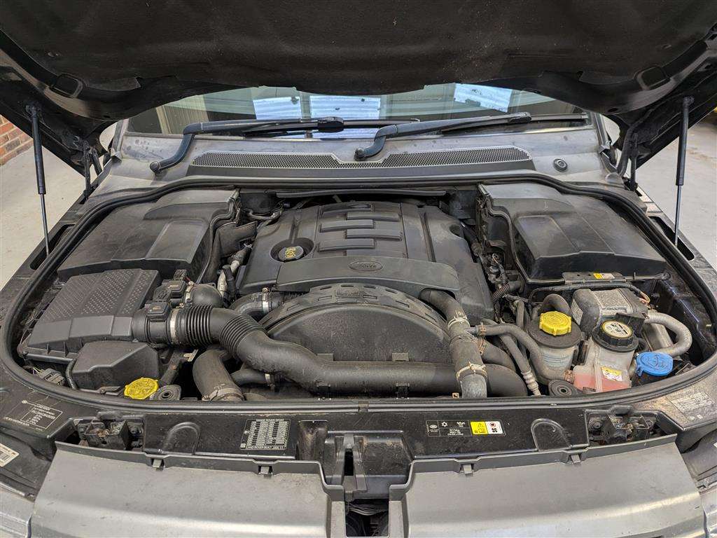 <p>2011 LAND ROVER RANGE ROVER SP HSE TDV6 A</p>