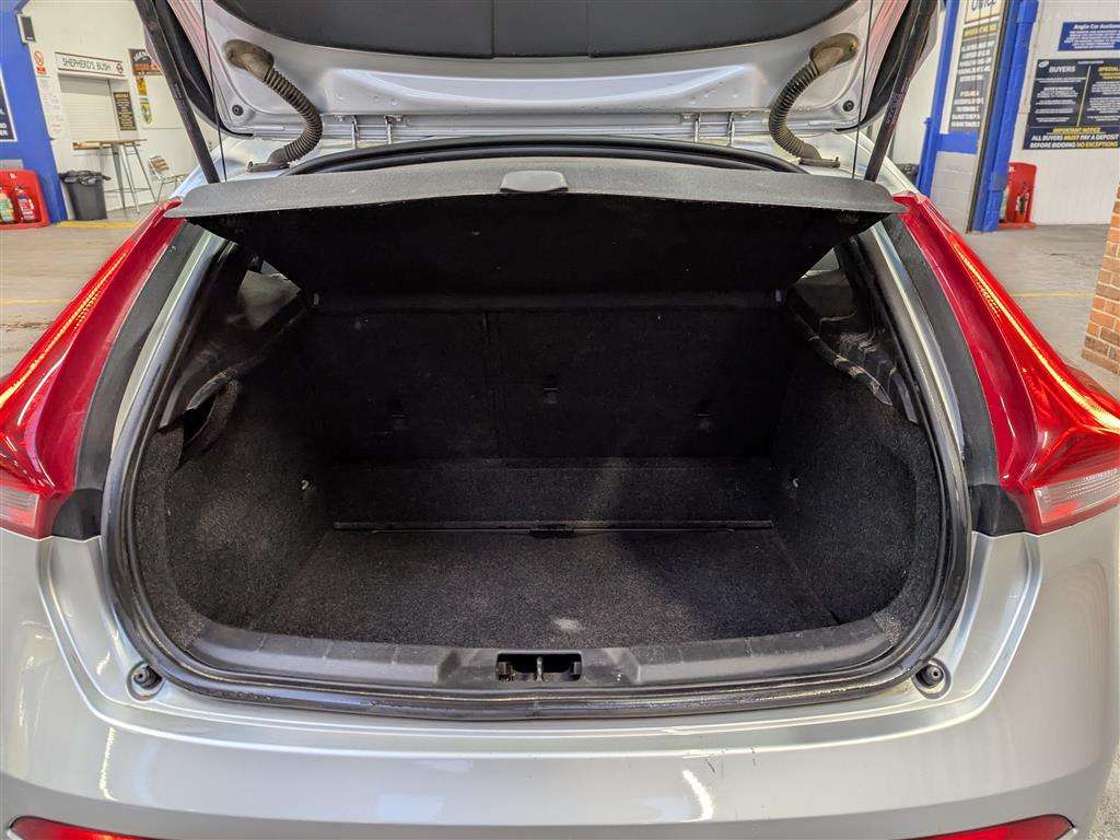 <p>2012 VOLVO V40 ES D2</p>