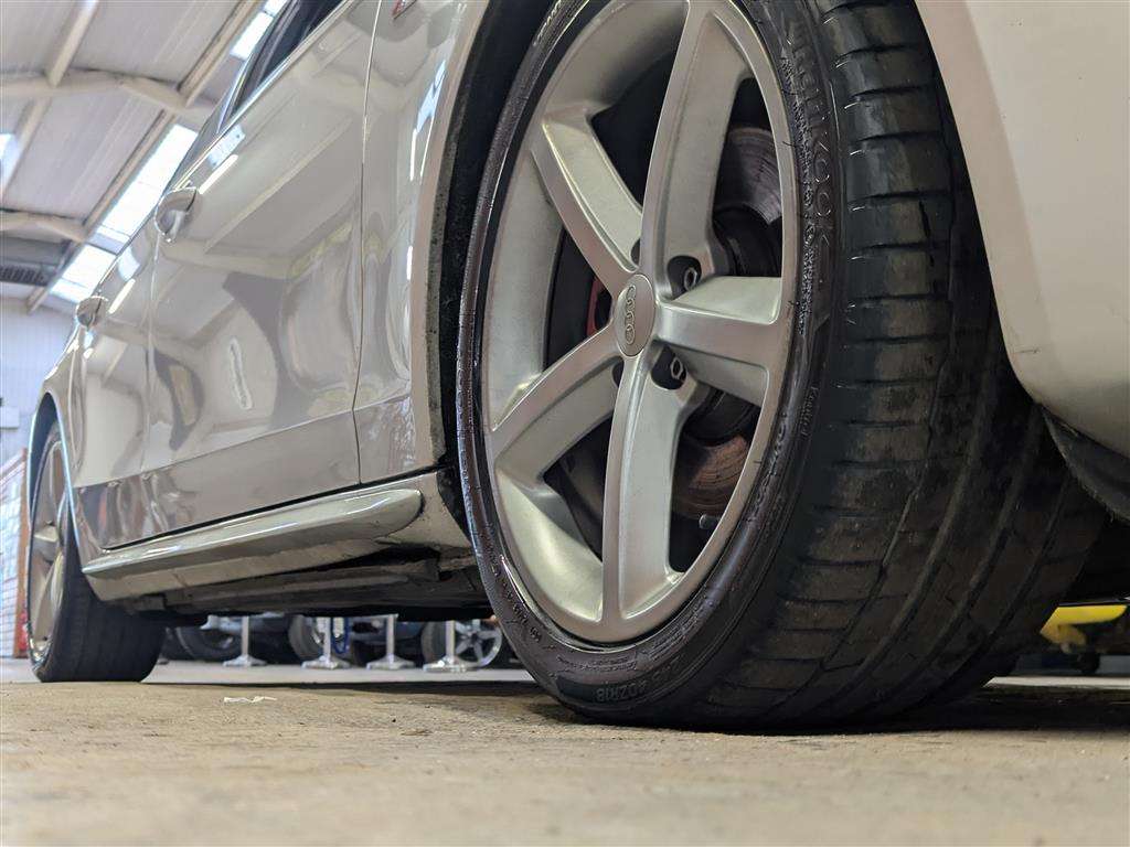 <p>2009 AUDI A4 S LINE TDI AUTO</p>