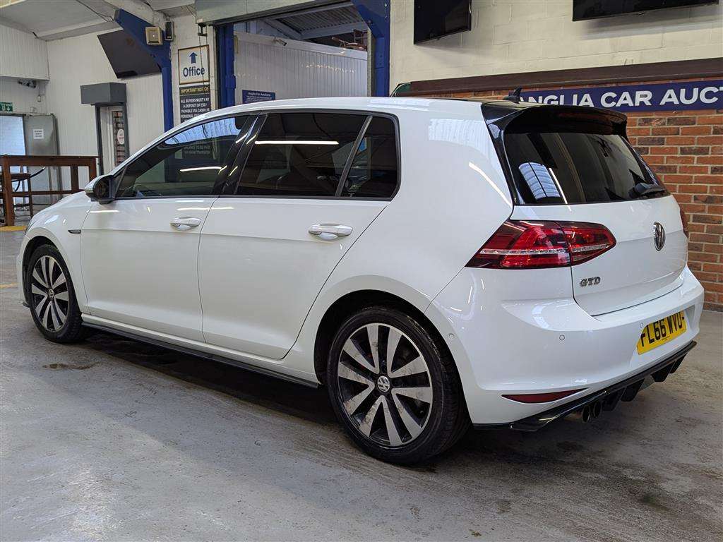 <p>2016 VOLKSWAGEN GOLF GTD S-A</p>