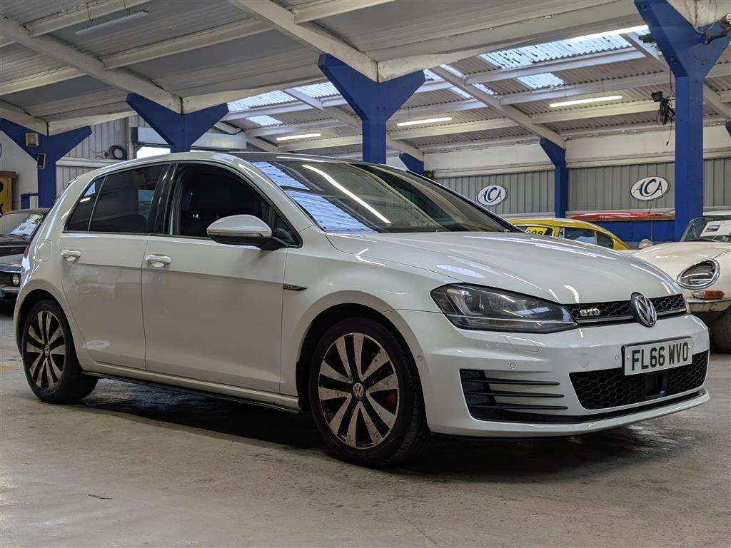 <p>2016 VOLKSWAGEN GOLF GTD S-A</p>