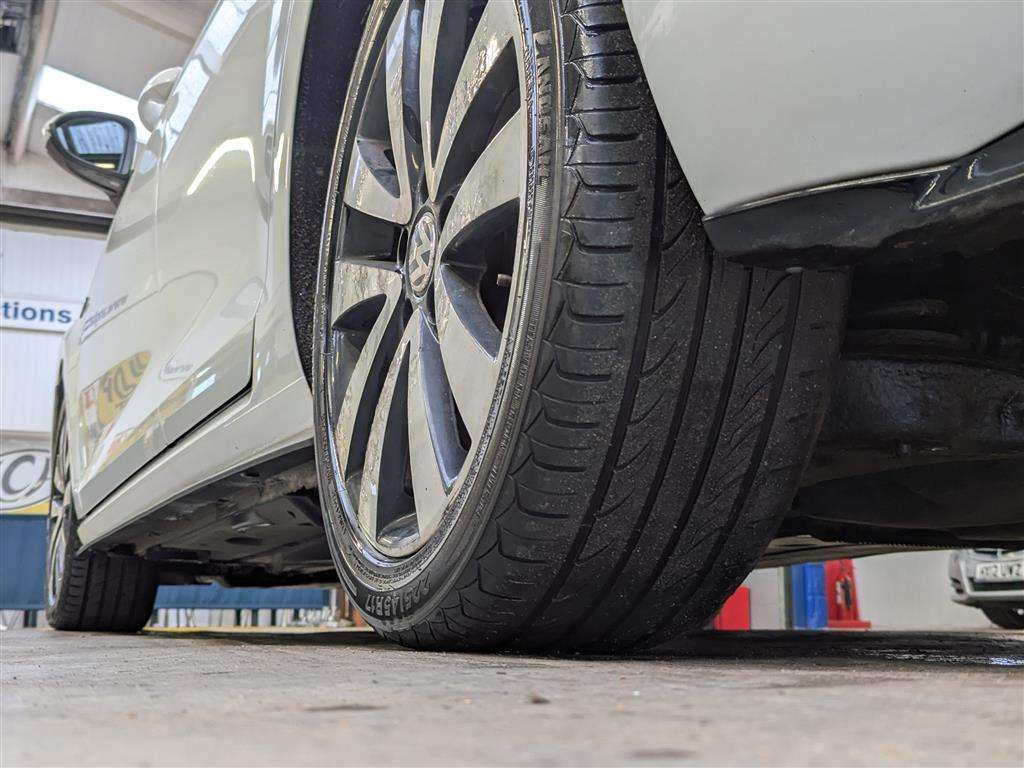 <p>2016 VOLKSWAGEN GOLF GTD S-A</p>