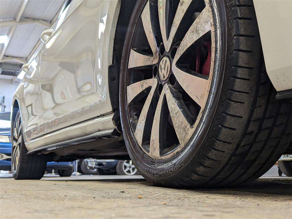 <p>2016 VOLKSWAGEN GOLF GTD S-A</p>