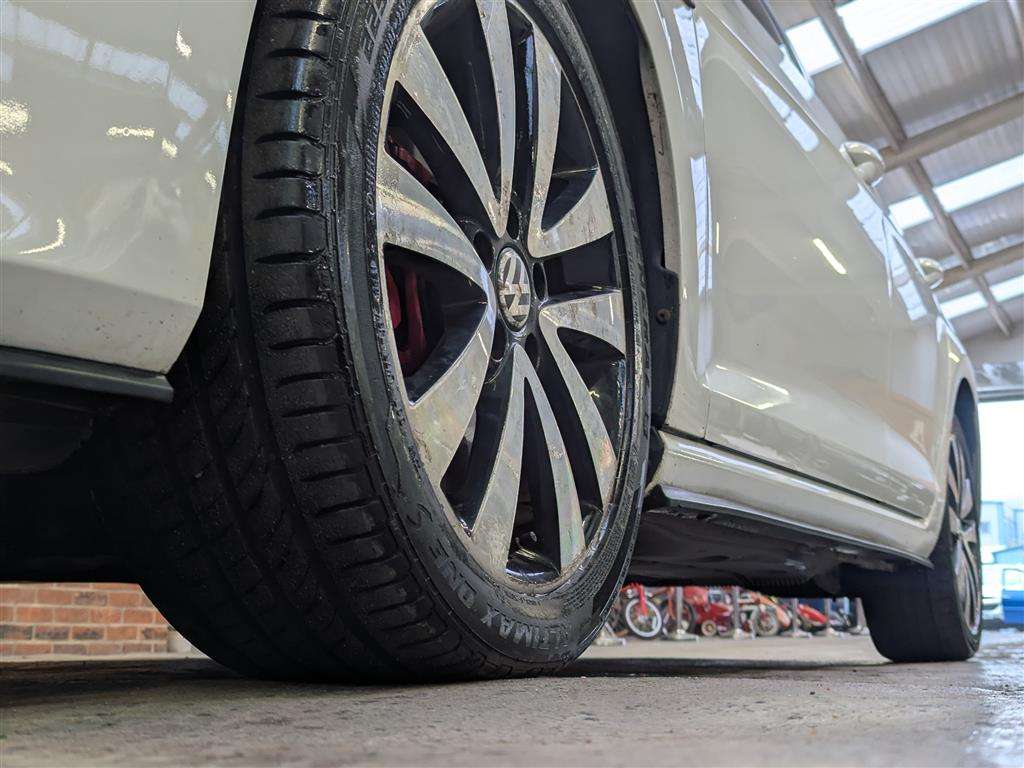 <p>2016 VOLKSWAGEN GOLF GTD S-A</p>