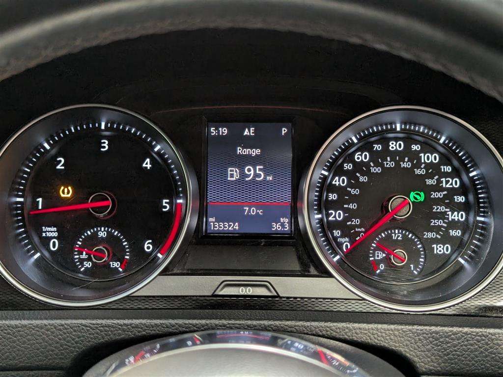 <p>2016 VOLKSWAGEN GOLF GTD S-A</p>