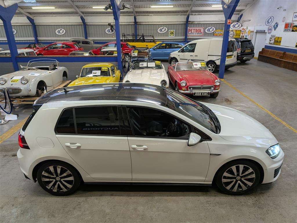 <p>2016 VOLKSWAGEN GOLF GTD S-A</p>