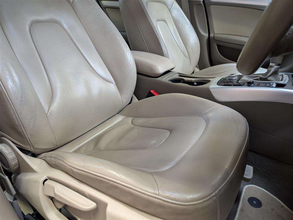 <p>2011 AUDI A4 TECHNIK TDI</p>