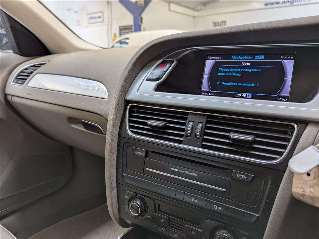 <p>2011 AUDI A4 TECHNIK TDI</p>