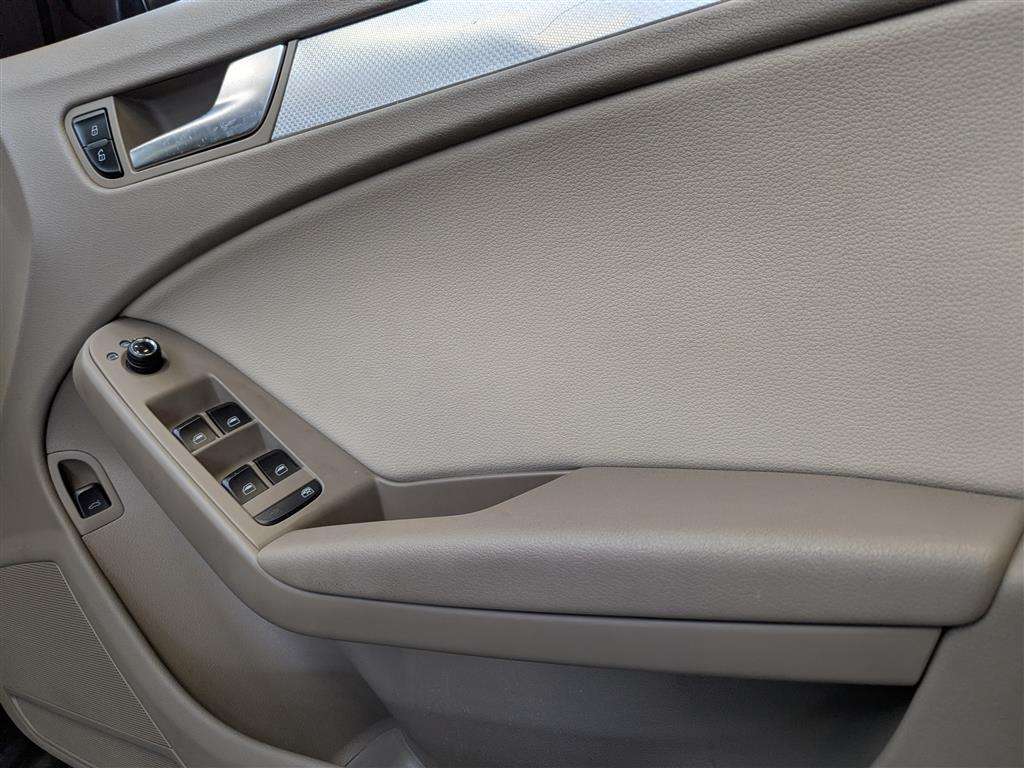 <p>2011 AUDI A4 TECHNIK TDI</p>